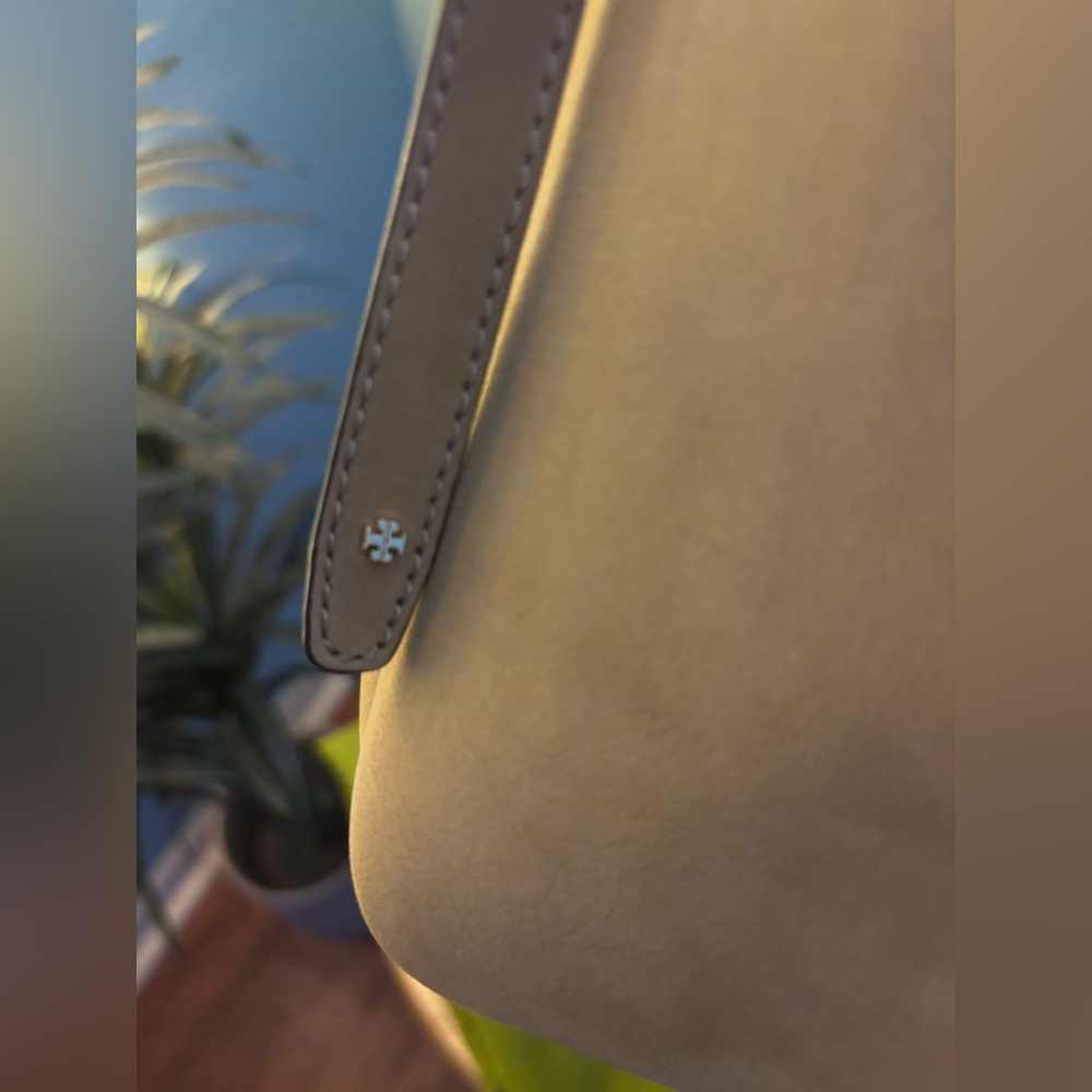 Tory Burch Large Suede Romy Bag - Picture 11 of 16